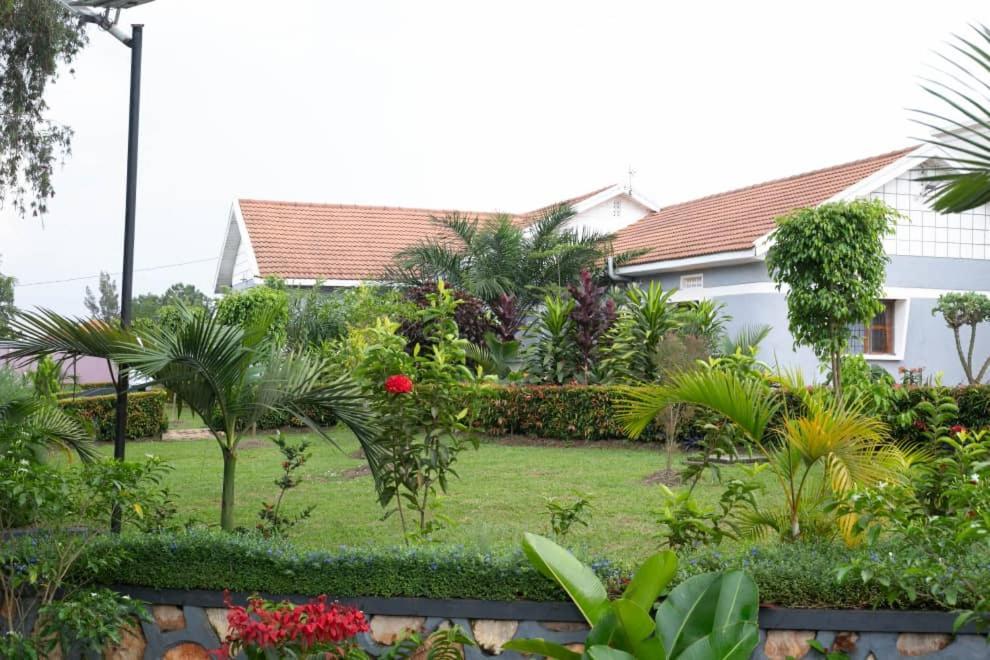 Amani Country Resort Wakiso Exterior photo